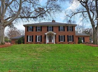 3901 Foxcroft Rd, Charlotte, NC 28211