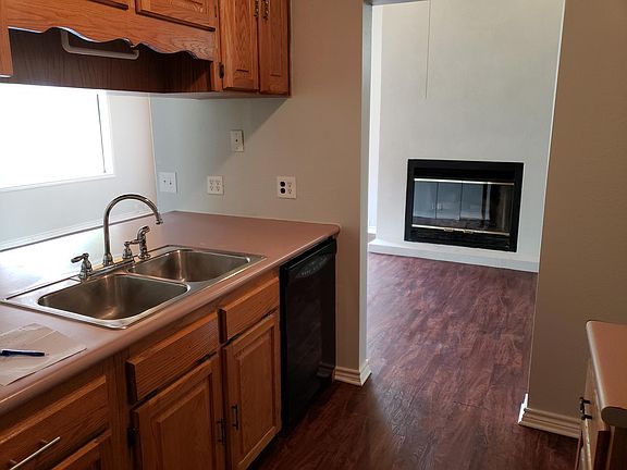 3rd image of 402 Northtrail Dr