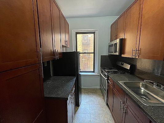 3rd image of 47 Seaman Ave #3E