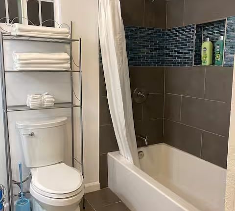2nd image of 1362 E 61st St
