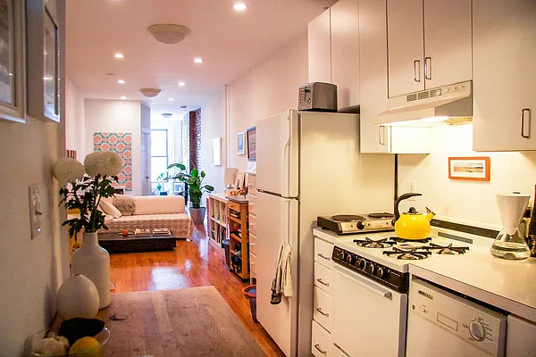 Rented by Metropolitan Realty | media 21