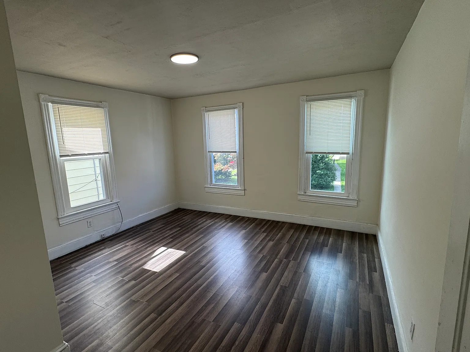 322 S Cherry St — Photo 2