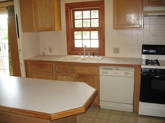 3rd image of 117 Canary Cir
