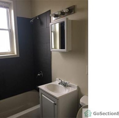 3rd image of 6623 S Greenwood Ave APT 2B