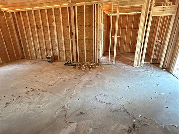 5th image of 210 Paula Ln