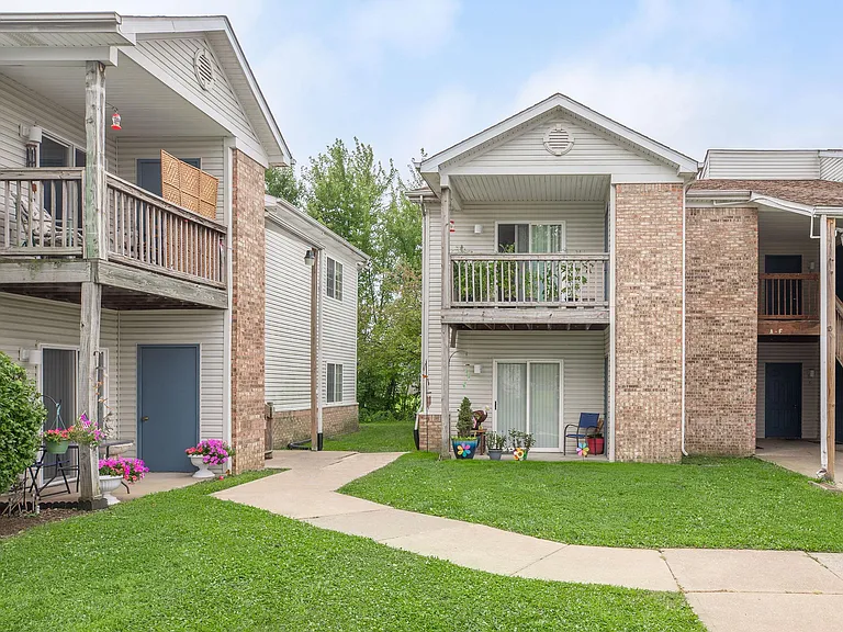 Camby Crossing Apartments — Photo 2