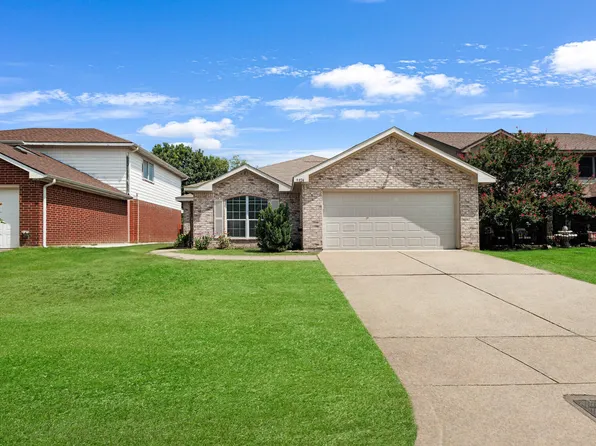 9824 Stoney Bridge Rd, Fort Worth, TX 76108
