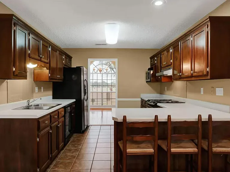 361 Wolf Lair Cv — Photo 2