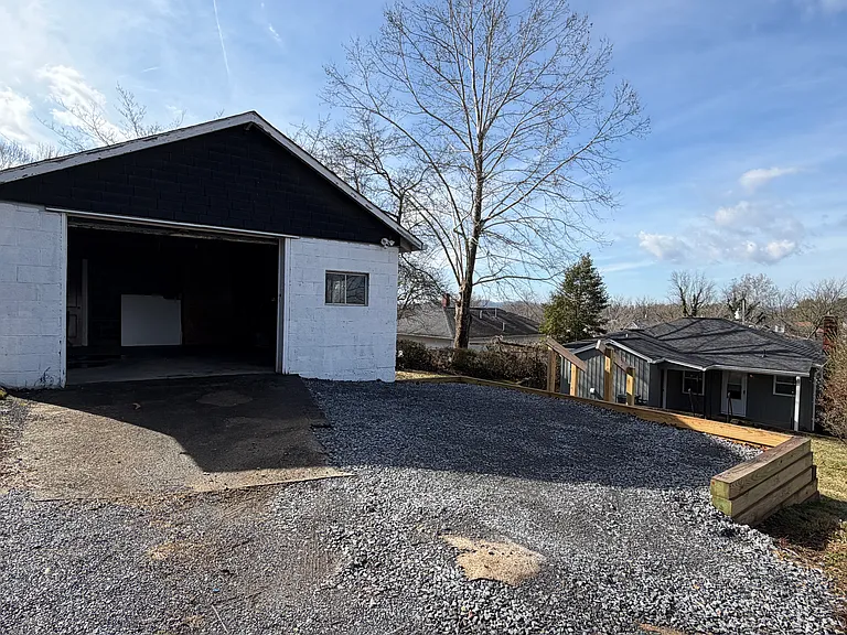 1005 Virginia Ave — Photo 13