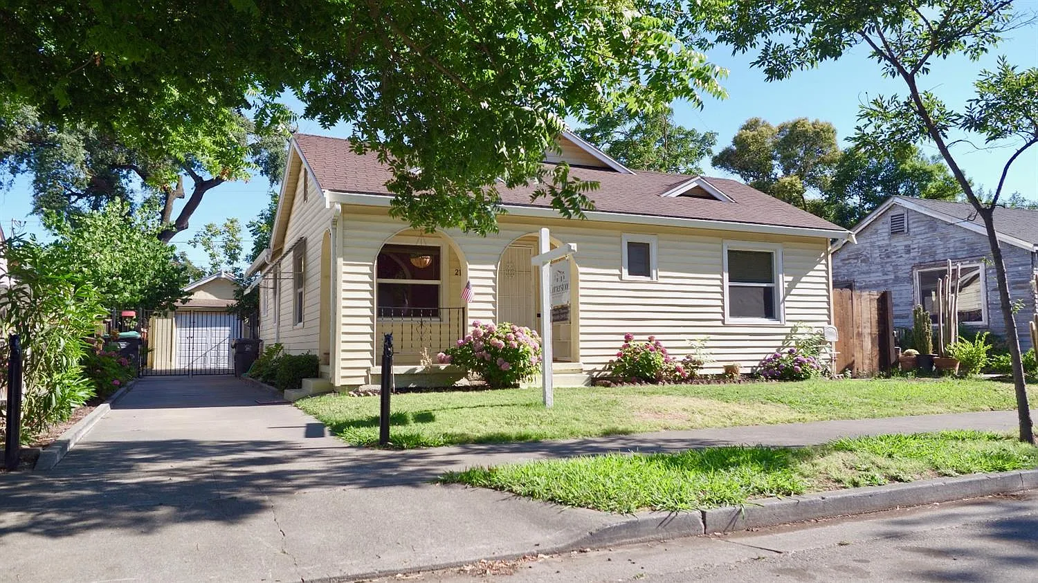 2136 Raymond Ave photo 1