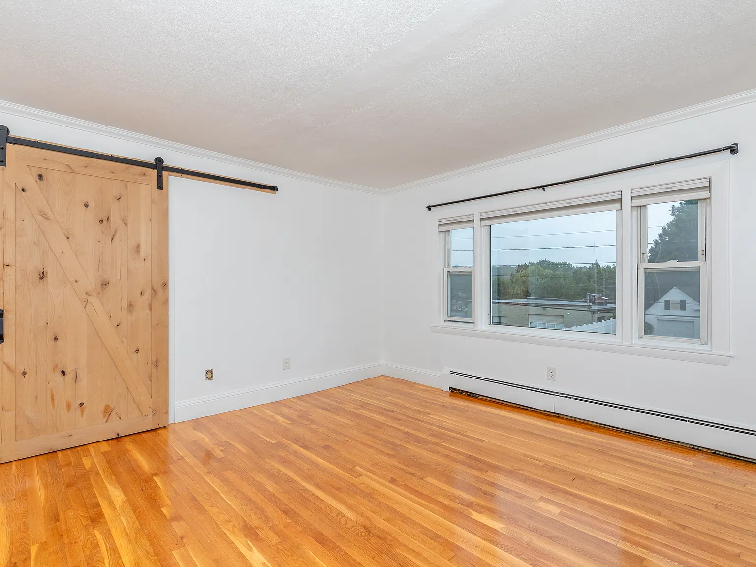 3 bed, 1300 sqft, $3,100 — Photo 3