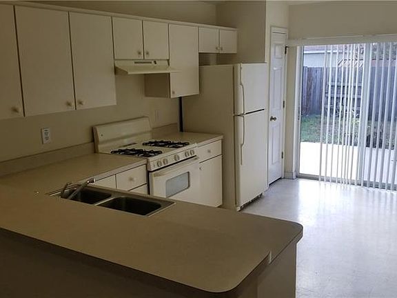 3rd image of 10207 Lakeside Vista Dr