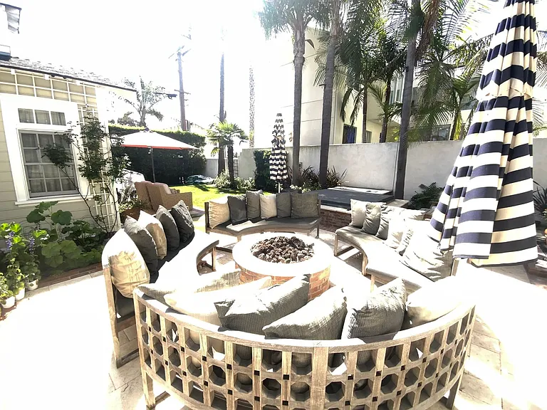 221 Ocean Dr — Photo 22