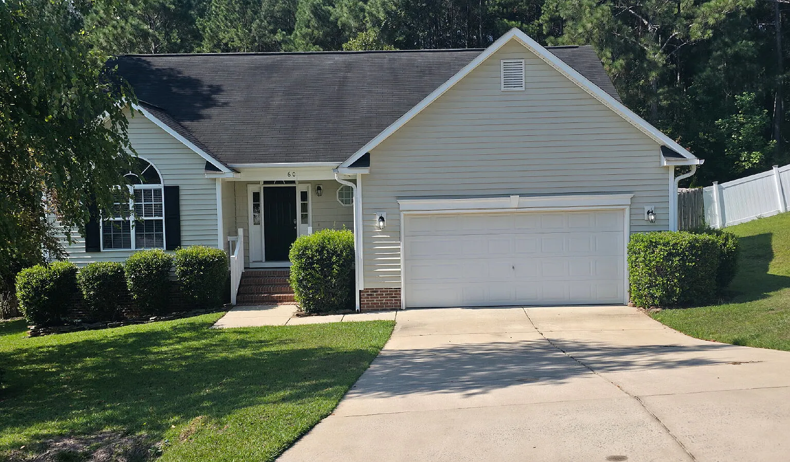 4 bed, 3.0 bath, 2300 sqft, $2,160 — Photo 2