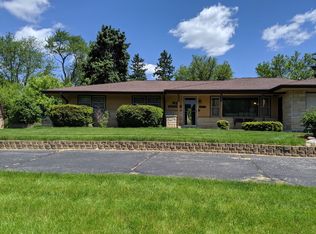N3W22626 Lexington Dr, Waukesha, WI 53186