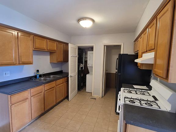 5th image of 1307 Kingsbury Dr