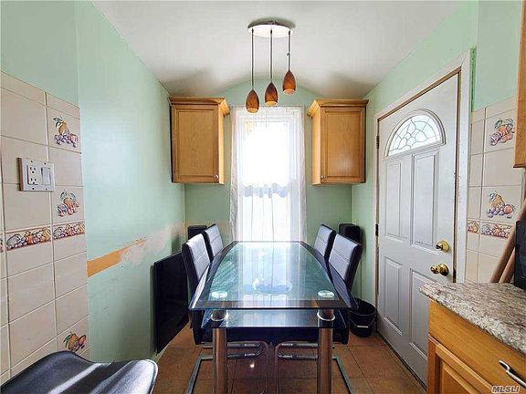 4th image of 7630 Park Ln S