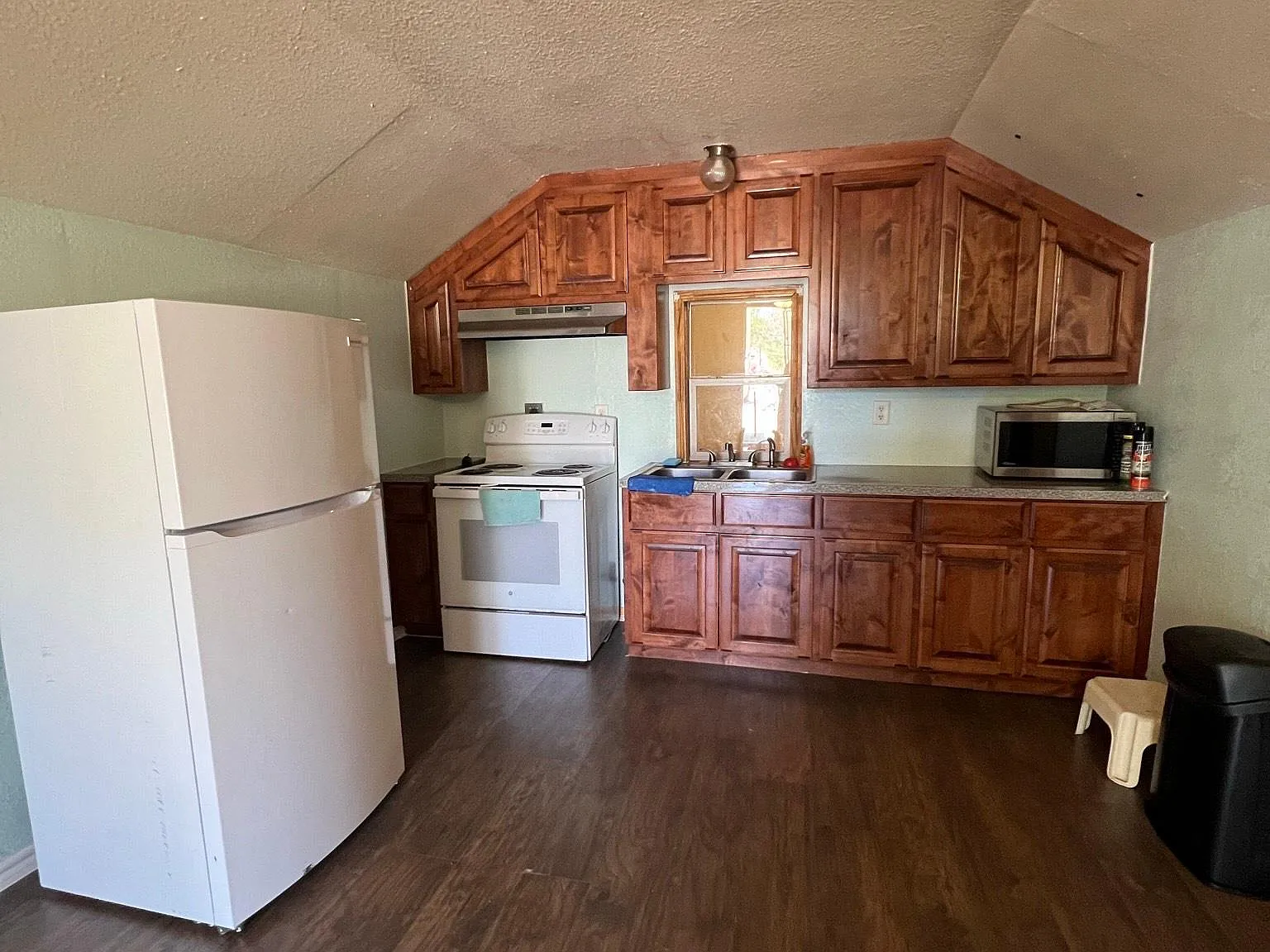 3 bed, 972 sqft, $1,200 — Photo 4