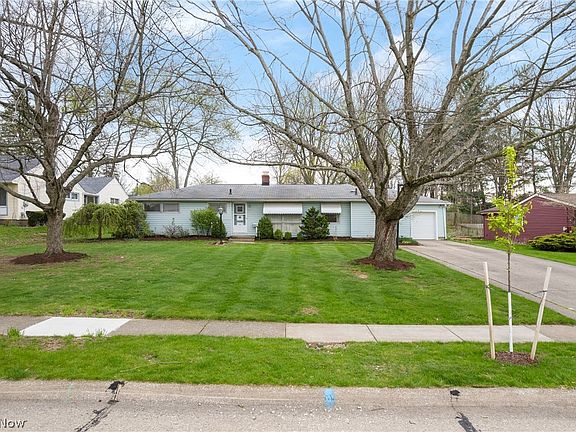 3rd image of 253 Maylawn Ave