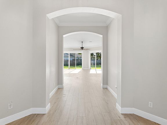 5th image of 1106 SW Thoreau Court