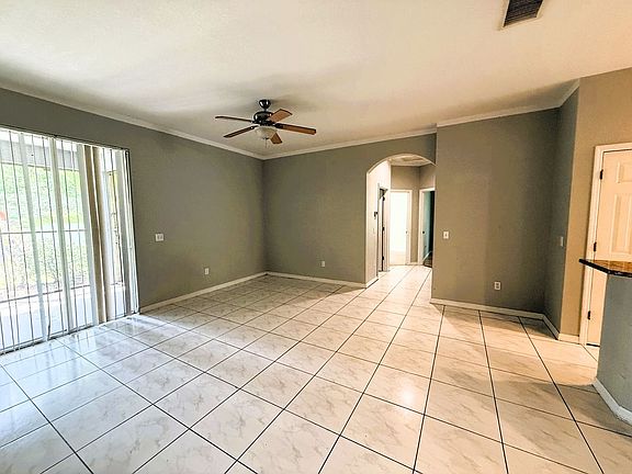 3rd image of 1137 Ring St