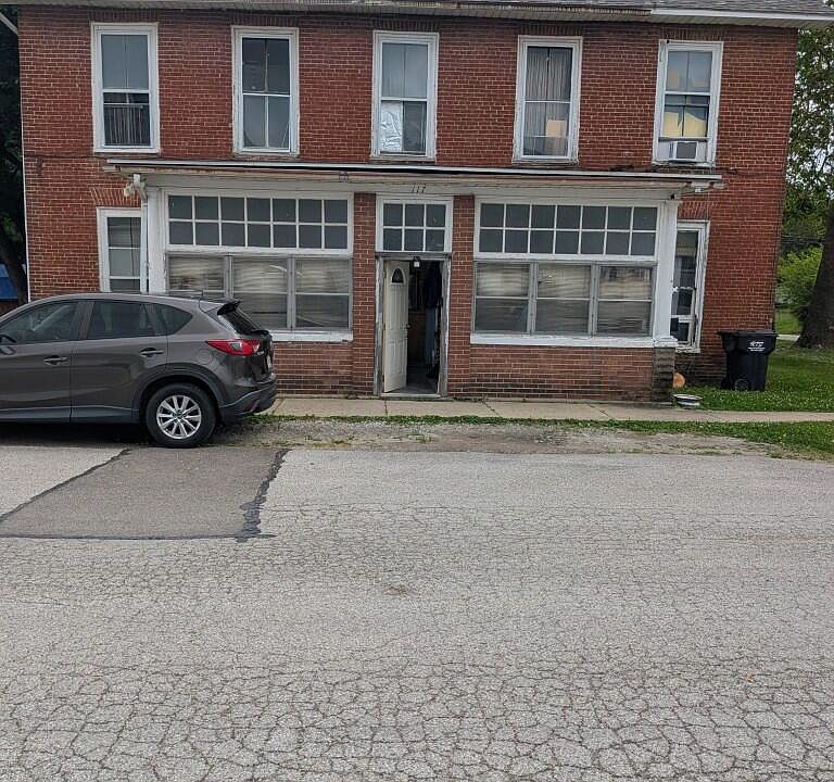 1st image of 117 S Virginia St