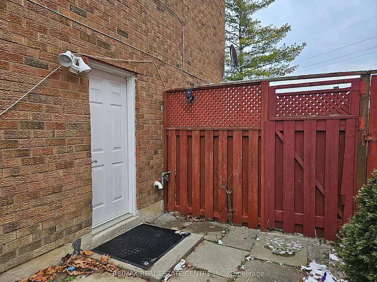 55 Tulip Dr #BASEMENT — Photo 3