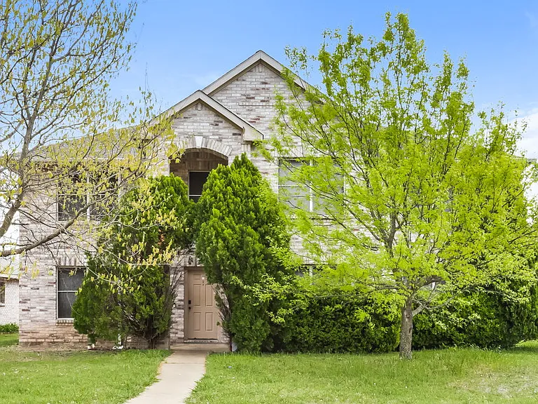 308 Cherrytree Ln — Photo 1