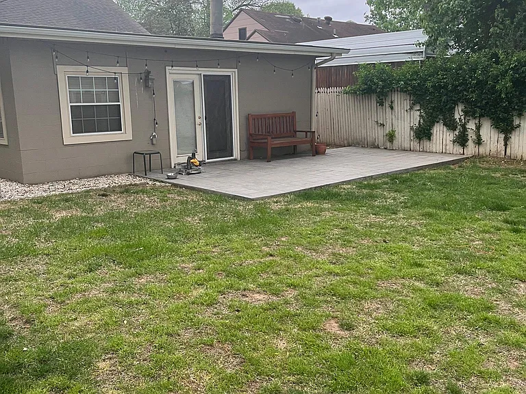 211 E 33rd Pl — Photo 3