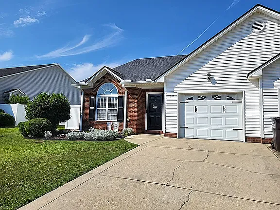 3 bed, 1304 sqft, $1,700 — Photo 3