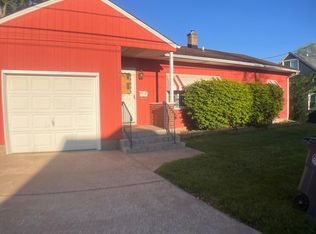 6 Riverview Ln, Bettendorf, IA 52722