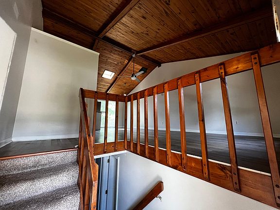 2nd image of 527 El Paseo Pl