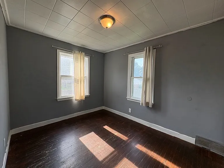 950 N Somers Ave — Photo 3