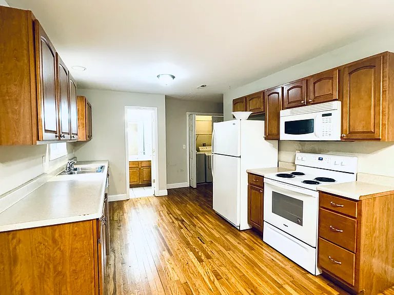 586 Hampton Way #1 — Photo 6