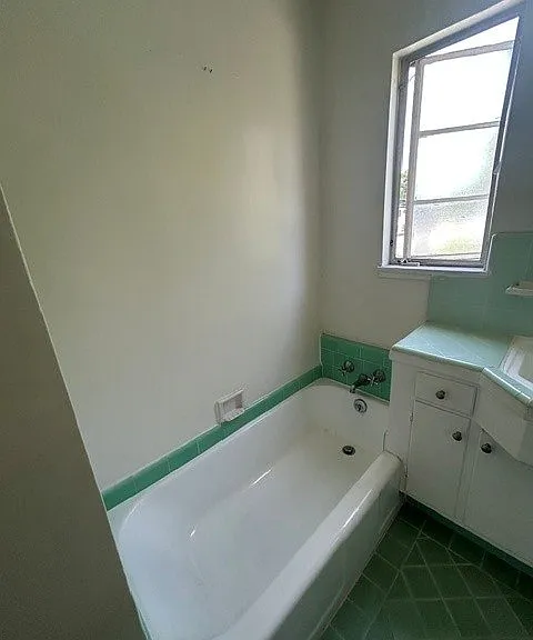 1340 N. June St/6616-6622 De Longpre Ave. — Photo 16