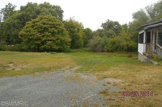 2nd image of 611 1st St