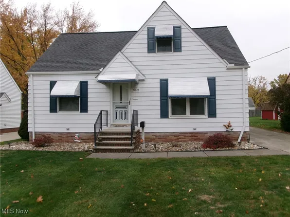 10674 Woodview Blvd, Parma Heights, OH 44130