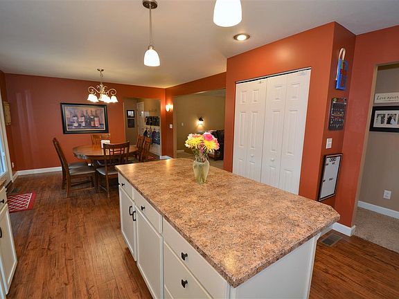 3rd image of 178 Kaywood Ln