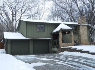 3046 Pine Ridge Dr, Eagan, MN 55121