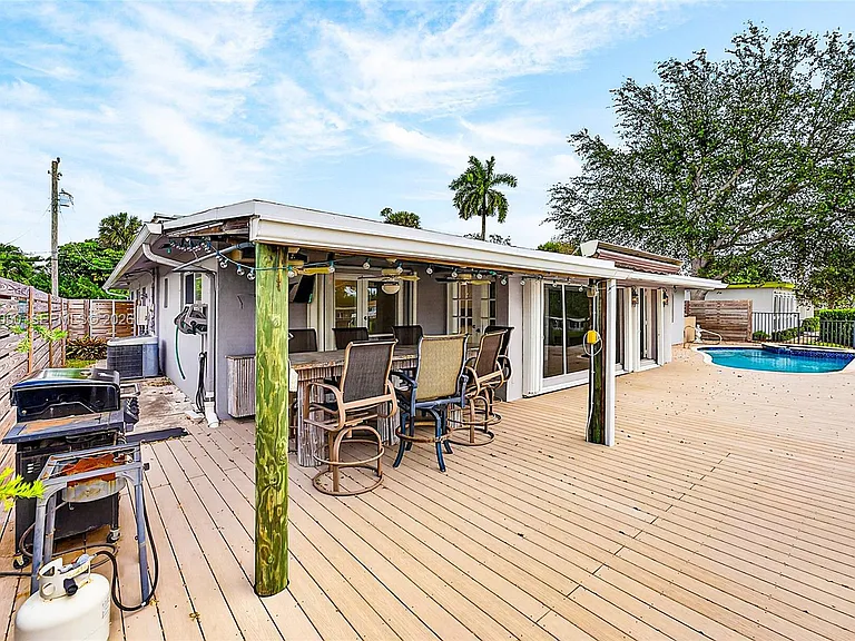 2832 NW 10th Ave — Photo 28