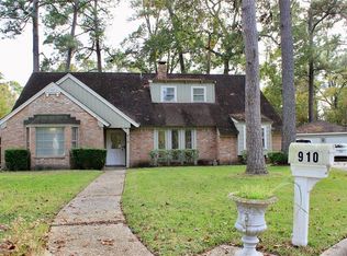 910 Woodfield Ln, Houston, TX 77073