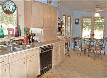 4th image of 1091 Walton Dr
