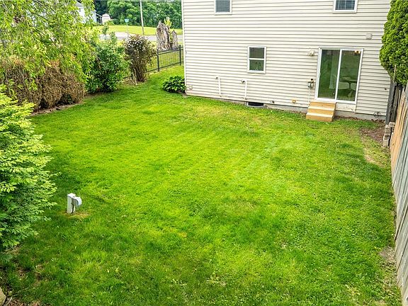 5th image of 400 Utica St