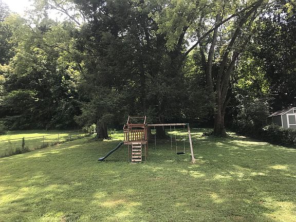 5th image of 2226 Sylvania Ave
