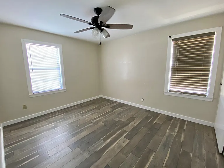 3906 Cedar Spring Dr — Photo 10