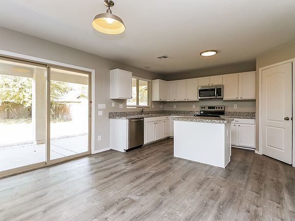 5th image of 1108 E Leslie Cir