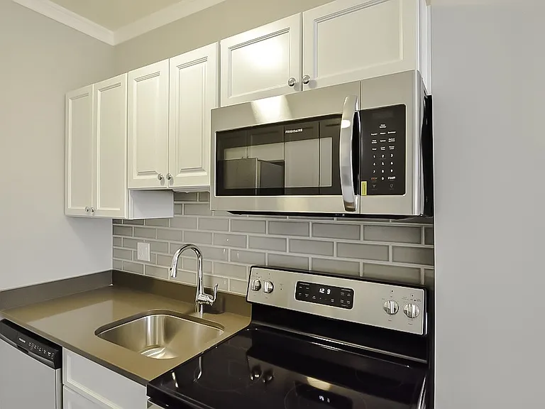 817 W Lakeside Pl #116 — Photo 4