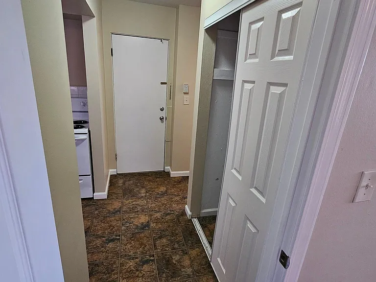 1086 Tonawanda Ave #1086 — Photo 7