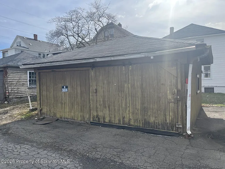 1139 Sanderson Ave — Photo 19