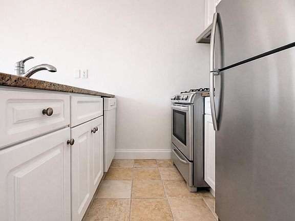 4th image of 302 W 107th St APT 4A